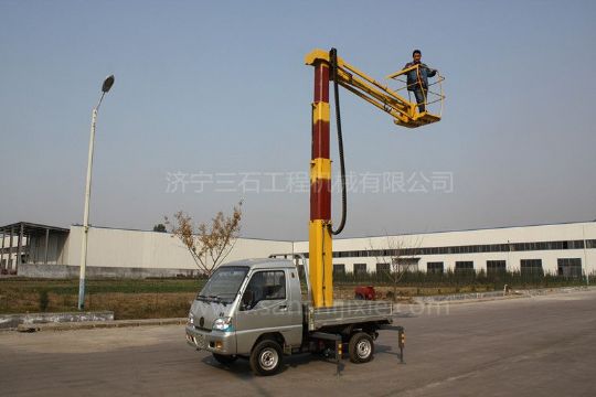 點(diǎn)擊查看詳細(xì)信息<br>標(biāo)題：小型高空作業(yè)車 閱讀次數(shù)：2312