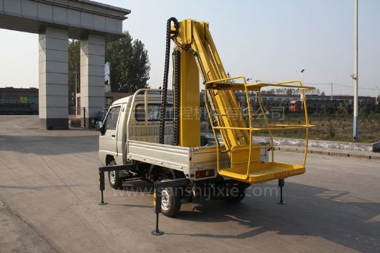 點(diǎn)擊查看詳細(xì)信息<br>標(biāo)題：小型電動(dòng)高空作業(yè)車 閱讀次數(shù)：2548